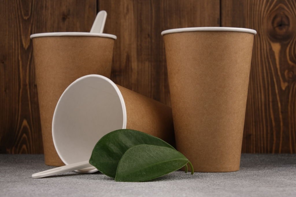کاهش پسماند پلاستیکی با لیوان کاغذی