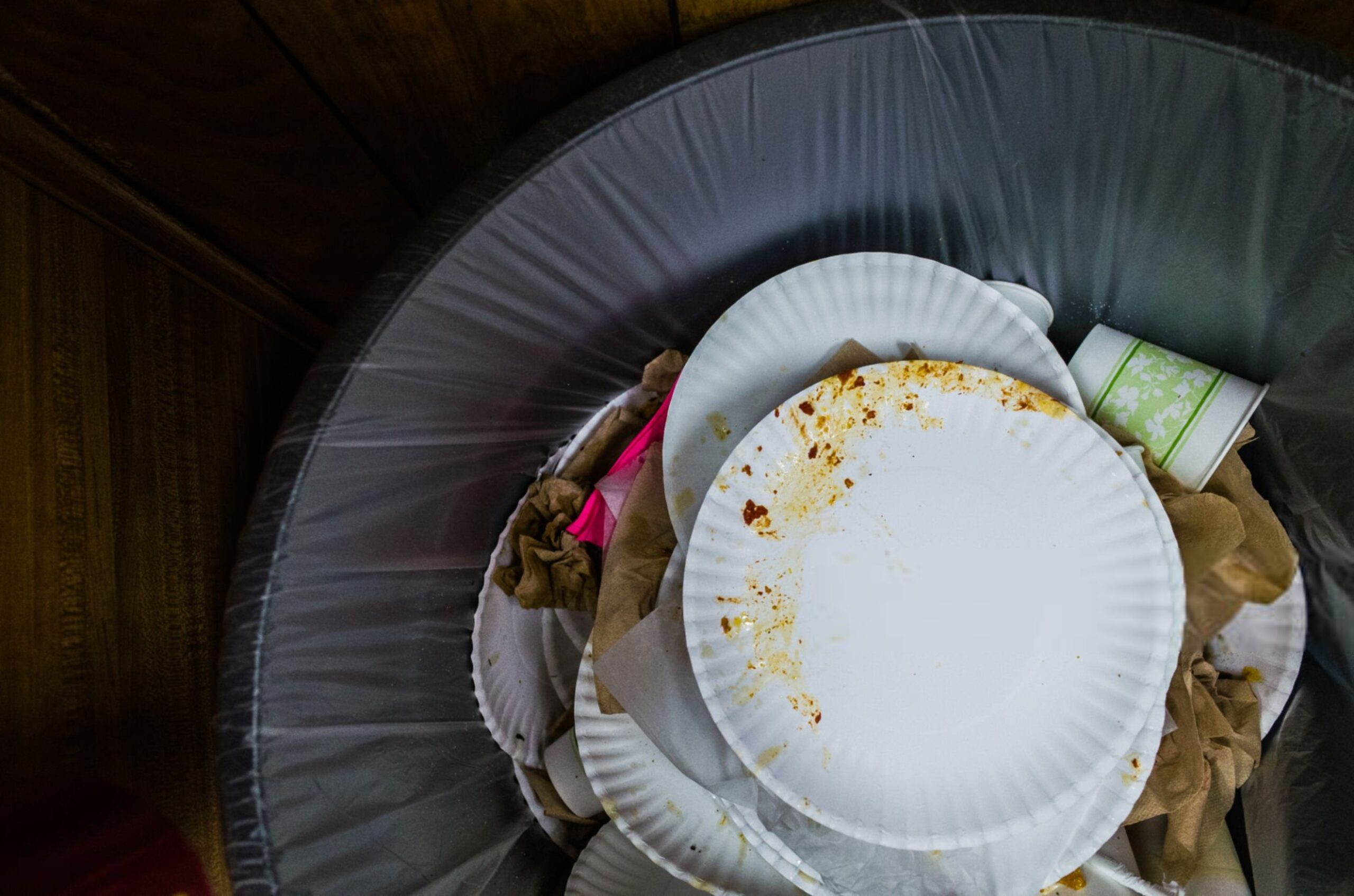 مزایا و معایب بشقاب کاغذی