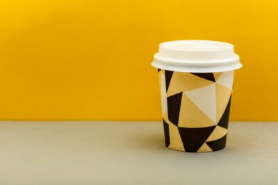 تاثیر رنگ و طراحی لیوان کاغذی روی مشتری