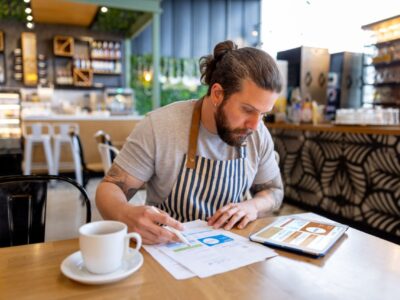 مدیریت نقدینگی و کنترل جریان نقدی در یک کافه