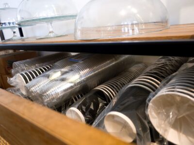 بهداشت نگهداری و استفاده از لیوان یک‌بارمصرف در مکان عمومی